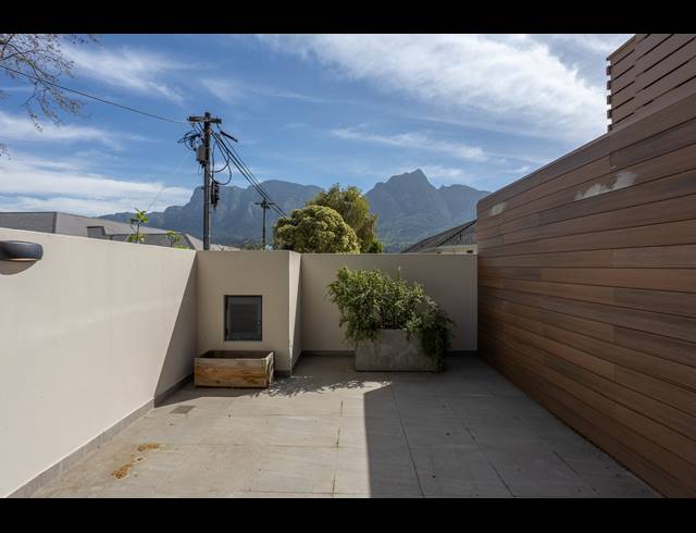 2 BEDROOM APARTMENT FOR SALE IN RONDEBOSCH